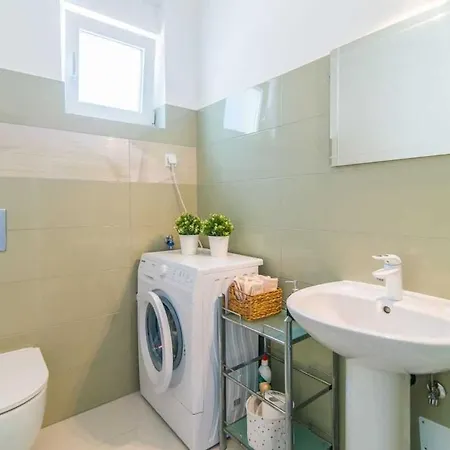 Sofia By Kompas Santalezi