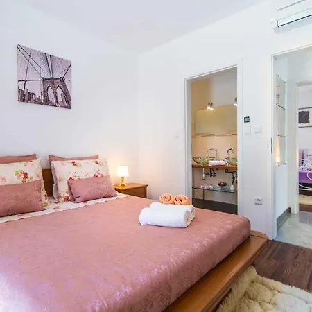 Sofia By Kompas * Santalezi