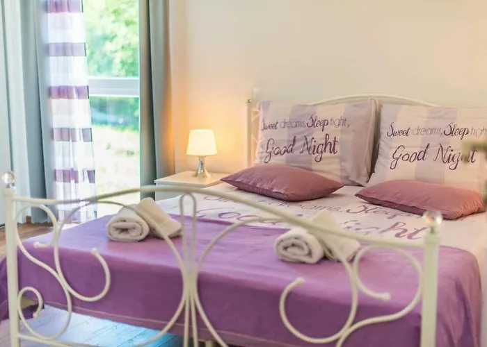 Sofia By Kompas Santalezi