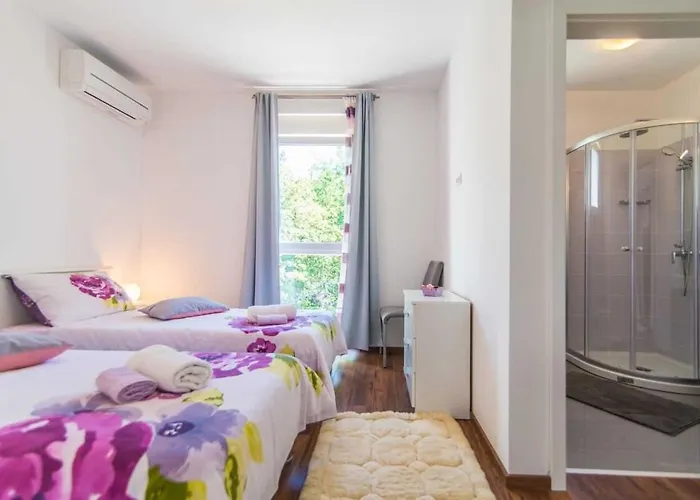 Sofia By Kompas Vila Santalezi