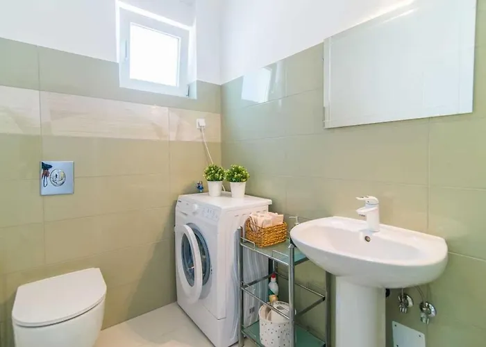 Sofia By Kompas Santalezi